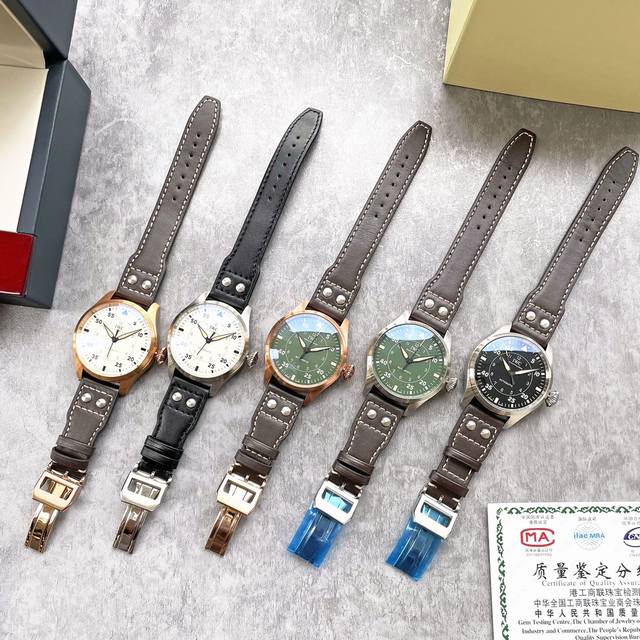 白壳 玫20。万国 Iwc 飞行员系列，精品男士腕表，多功能设计，尊贵大气，绅士风范，卓越品质，热卖全城。采用全自动机械机芯，顶级316精钢表壳，进口小牛皮表带