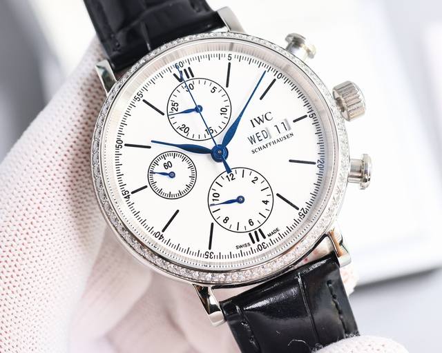 白 金 。Tw倾情演绎 Iwc 万国 波涛菲诺计时腕表 Rb2 腕表尺寸42Mmx13.5Mm。完美同步正品，表壳以精钢材质打造，通过细致的抛光打磨之后呈现出细