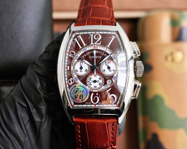 法兰克穆勒 Franck Muller 40*52Mm 酒桶型壳身 日本多功能石英机芯 头层小牛皮表带原装针扣 独特的f M风格 只为专属打造