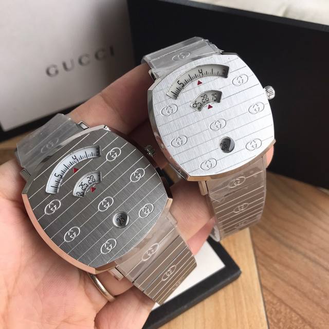 原盒:30 古驰 Original Gucci,新款 Grip系列腕表，最新米兰时装周新宠，整表配件原厂出，原装异形蓝宝石玻璃！颠覆传统，设计理念独特，大号:3