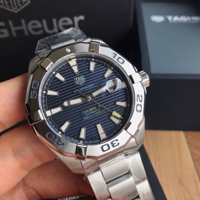 可以订做专柜查验码 批: 原盒:50 硬货，Original Tagheuer,泰格豪雅竞潜系列机械表，专柜 0。 ~43Mm表径，蓝宝石镜面，超强夜光指针，原