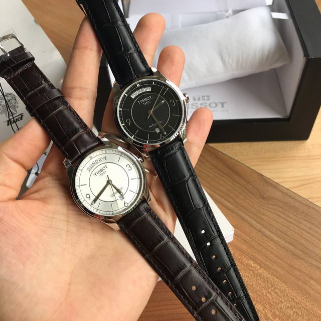 包装加30。Original Tissot,天梭经典唯意系列自动机械表，原厂配件搭载原装瑞士eta2834-2机芯，双历在目。蓝宝石玻璃，～39Mm表径 9.8