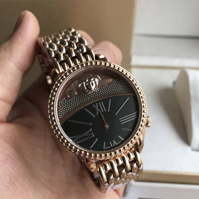 原盒:50 爆款有货，Original Versace,范思哲vas系列石英女表， 范家经典之作～Krios’S Watch.~38Mm表径，表面流动珠子，动感