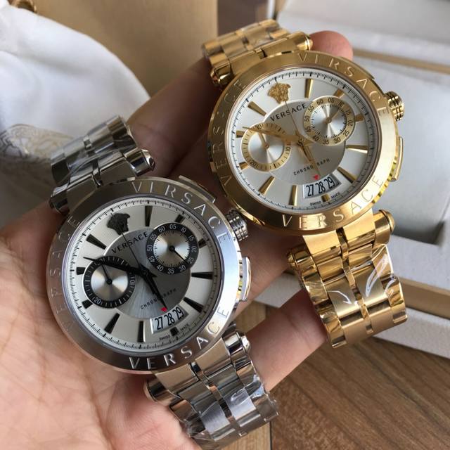 原盒:50。Original Versace，范思哲新款vbr系列男装潮表，多功能六针计时，原装瑞士石英，上手厚实且百搭，～44Mm表径，蓝宝石玻璃。市场无仿货