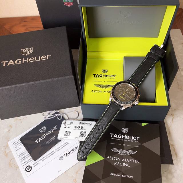 新款高颜值！Tagheuer 泰格豪雅f1系列gulf特别版阿斯顿马丁，石英男士腕表 原单货！六针计时带日历！瑞士原装石英机芯！真皮表带表壳，蓝宝石玻璃！专柜售