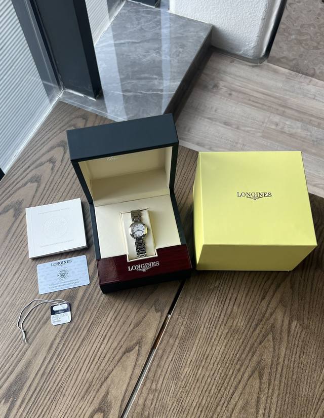 新品 赵丽颖同款 Longines浪琴心月石英手表 无钻款 期待已久的浪琴心月到货啦 设计灵感来自一千零一夜的故事蕴含心想事成的美好祈恩，诠释心月女孩的多面优雅