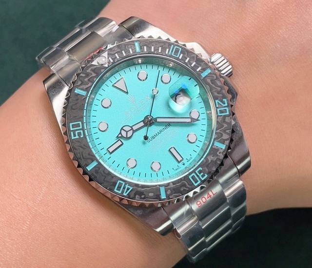 新品首发劳力士rolex Diw Submariner Parakeet 新品定制款sub水鬼，完美呈现！ 1：特别定制碳纤维圈口、渐变绿表盘，Diw赋予水鬼不