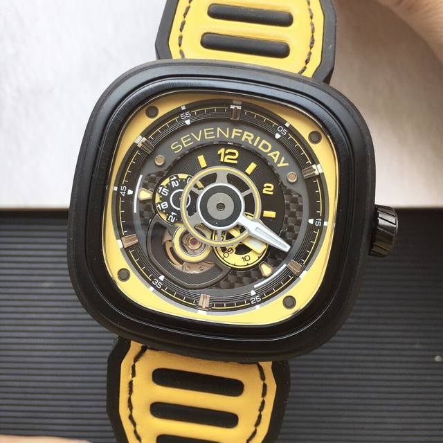 支持香港、美国直邮 七个星期五sevenfriday Sf-P3B 03系列 搭载进口miyota82S5机械机芯 专柜同步 具有24小时指示表盘，日夜清晰显示