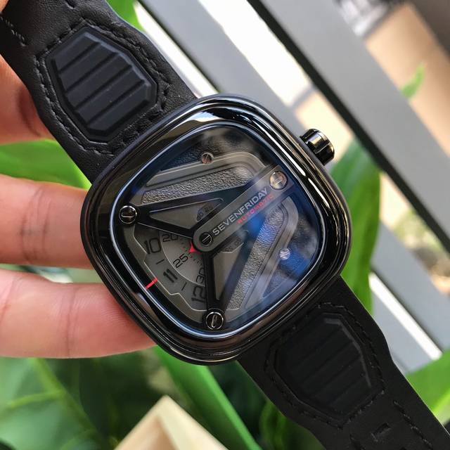 支持香港、美国直邮 原单 七个星期五 Sevenfriday M3 01！型号：Sf-M3 01尺寸：47Mmx13Mm机芯：日本西铁城miyota8215机械