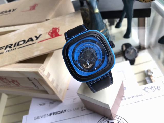 Sevenfriday七个星期五 最新p系列自动机械男表，型号sf-P1 05 。44.3Mmx49.7Mm表径，工业风，超级酷，三针分离，带日历！每一只都独立