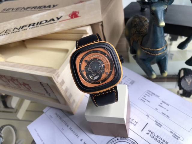 Sevenfriday七个星期五 最新p系列自动机械男表，型号sf-P1 03 。44.3Mmx49.7Mm表径，工业风，超级酷，三针分离，带日历！每一只都独立