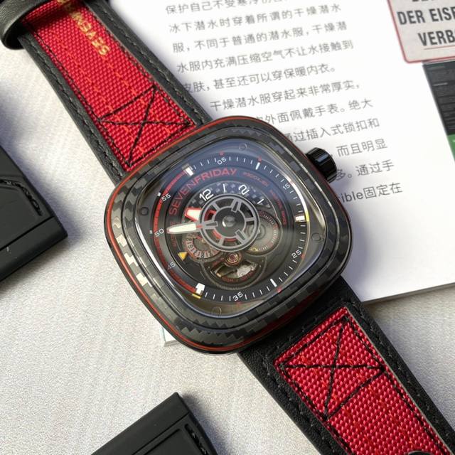 配盒 支持香港、美国直邮 独家发售 新款sevenfriday最新款，如同公牛身上的深红色p系列“P3C 04 七个星期五全自动机械男表 ，点燃激情 令你心跳加