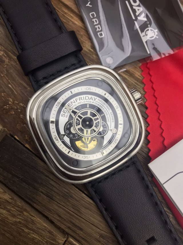 支持香港、美国直邮 七个星期五 Sevenfriday特殊渠道 ，最后十几个,百分百原厂加单，配件可进各大专柜维修 支持专柜对比，可惜是工厂早期没有nfc防伪心