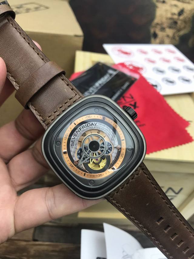 支持香港、美国直邮 七个星期五 Sevenfriday特殊渠道 ，最后十几个,百分百原厂加单，配件可进各大专柜维修 支持专柜对比，可惜是工厂早期没有nfc防伪心