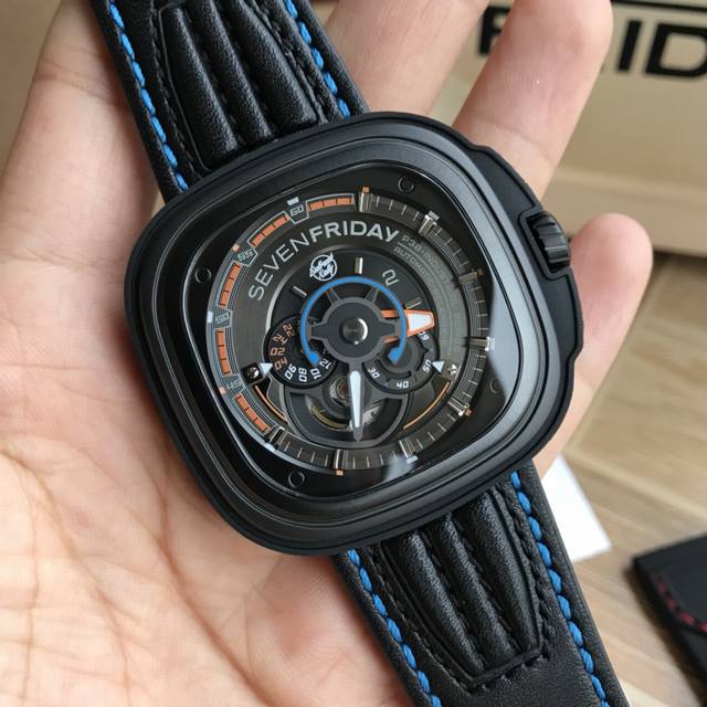 支持香港、美国直邮 七个星期五 Sevenfriday 新颖设计，以圆盘代替时针，整表立体感十足， 型号：Sf- B 02 Bullrush Really 20