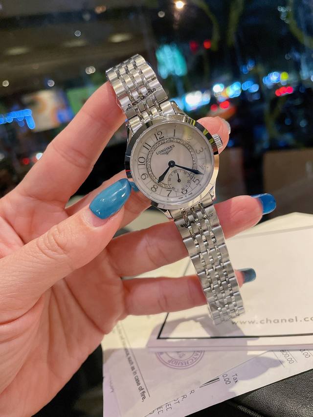 白 金 钻30 浪琴-Longines. 最新气质女表 搭载原装进口石英机芯，珍珠贝表盘，水晶镶钻精致雅典，闪亮而不单调，316精钢表壳 ，蓝宝石玻璃尺寸32M