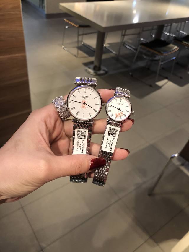 浪琴 新款longines 嘉兰系列，小清新 简约大方，品质精湛，采用原装瑞士石英机芯，顶级316精钢表壳，散珠带精钢实钢材料、男装34Mm，女装24Mm