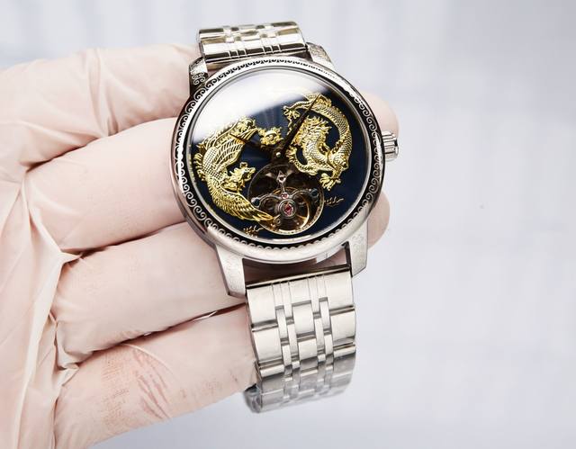 白钢： . 金20. 重磅推出vacheron Constantin Traditionnelle传袭系列限量版陀飞轮腕表6040T 000R在这枚升龙祥凤的形