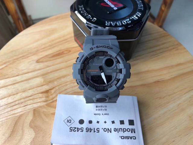 卡西欧casio G-Shock Gba-800，抗震的结构，无机玻璃，20气压防水，针躲避功能，记秒表，计时器，闹钟，全自动日历，1表盘直径约48Mm 介于男