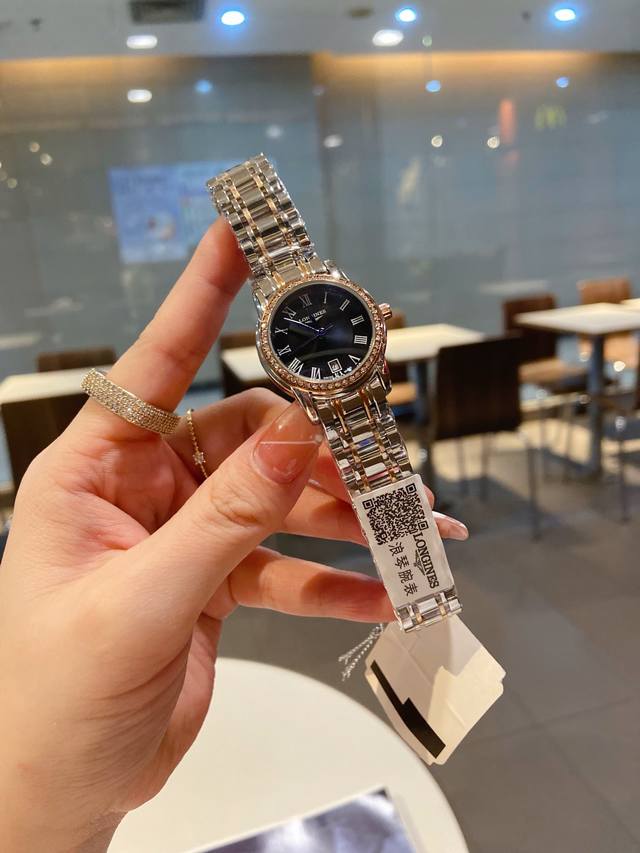 钢带间枚 浪琴 Longines 索依米亚 进口日本石英机芯 精钢原装表带。 传统三针设计 日历显示 尺寸：女款30Mm 实物实拍，欢迎转发。