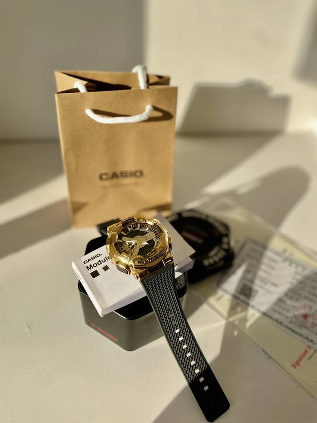 最近小红书超级火的casio 卡西欧g-Shock 超潮流时尚，上手的效果真的美炸了！原单版本哦，很清新的感觉，和夏天很配！搭配各种短袖那是绝配！功能：满足你一