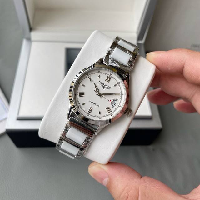 白 金 钢带+20 陶瓷+40。浪琴-Longines精品女表携手而来，简约精致，品质精湛，热卖全城。采用进口石英机芯，顶级316精钢表壳，进口小牛皮表带，矿物