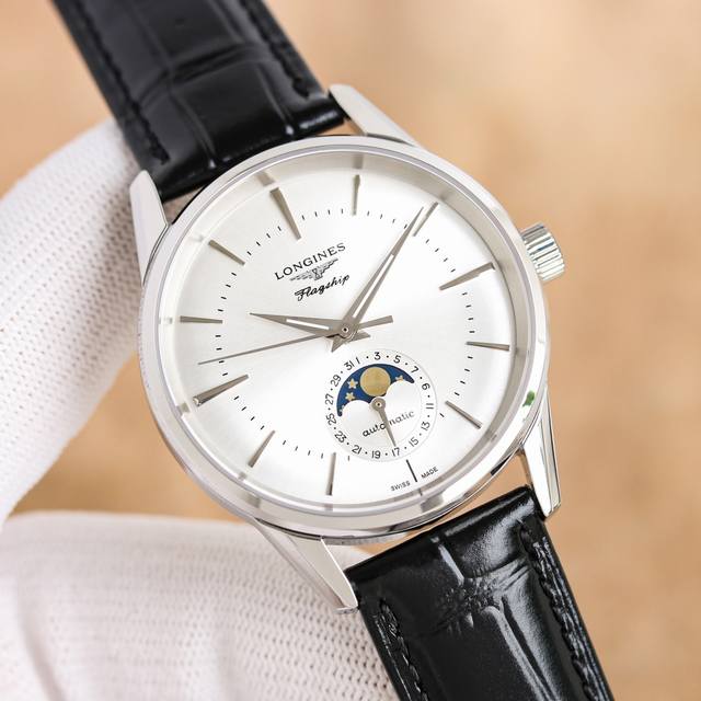 统一 三码合一 浪琴 Longines 军旗系列 经典复刻日月星辰腕表，新款上市！ 字面：采用弧形设计，同时搭配太阳玟，时分针夜光涂层，无论日夜均可清晰显时，镶