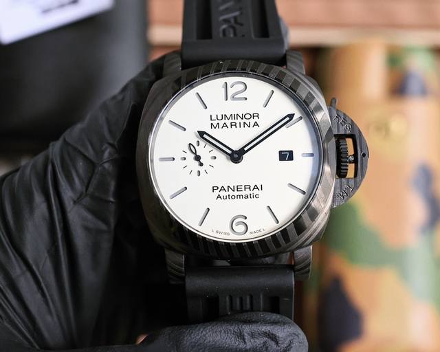 沛纳海 Panerai 弧型镀膜玻璃 44Mm*16Mm 迷彩胶表带搭配原装针扣 全自动机械 一款来自硬汉的手表