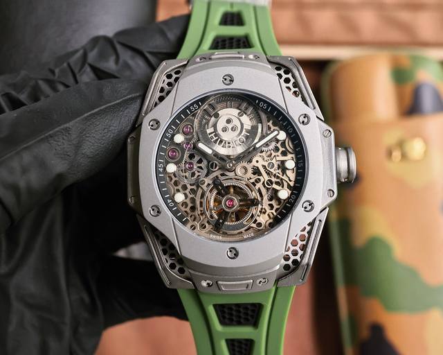 New Hublot 恒宝 Big Bang Unico 大爆炸系列陀飞轮独家首发！突破以往的作品，机芯采用国外腕表上市公司自主研发时间超13个月，外壳直径44