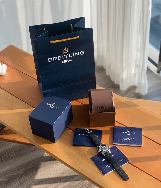 年终精品！Original Breitling 原厂百年灵超级海洋自动机械腕表，清新多彩且富有运动感，专门为追求腕表卓越性能和现代格调的男士们设计，力量感、功能