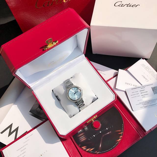 卡地亚新款冰蓝面机械女款33Mm Cartier 卡地亚 蓝气球系列 以风格细腻，格调优雅著称，精钢表壳的色泽度使得腕表如气球般轻盈，罗马数字时标在表盘上显得复