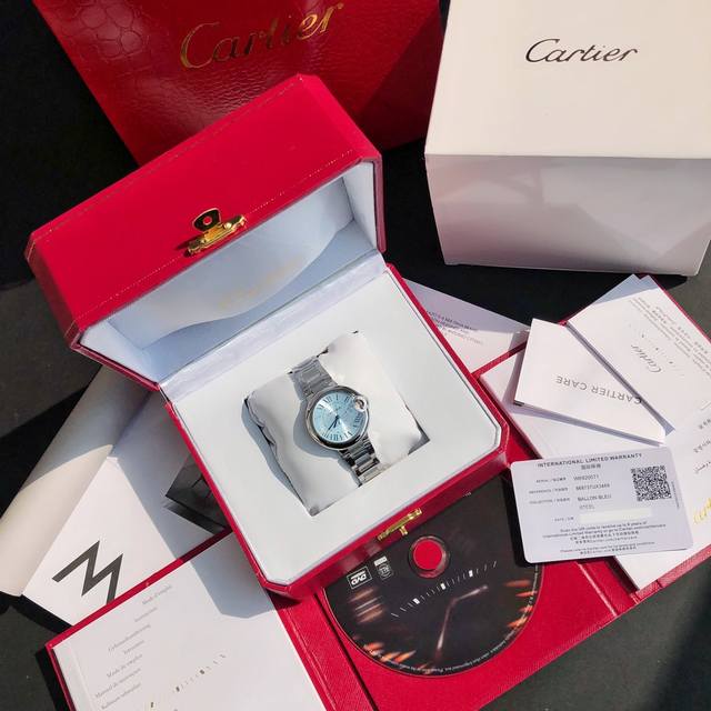 卡地亚新款冰蓝面机械女款33Mm Cartier 卡地亚 蓝气球系列 以风格细腻，格调优雅著称，精钢表壳的色泽度使得腕表如气球般轻盈，罗马数字时标在表盘上显得复