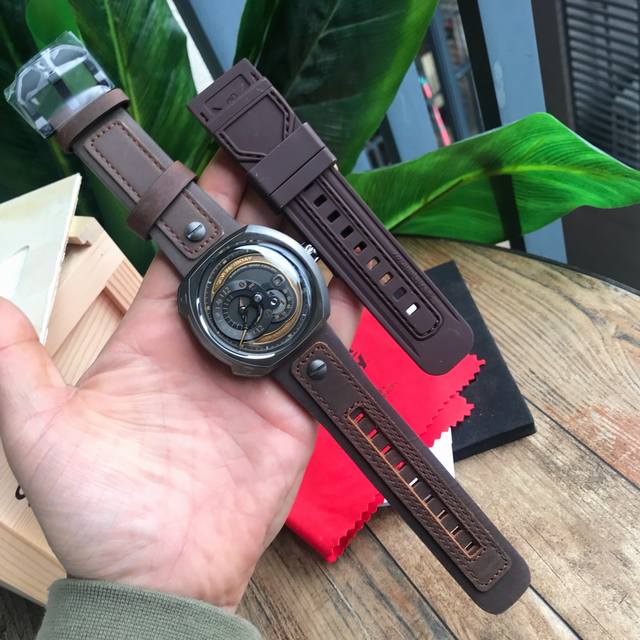 Sevenfriday 现货新款到货q2 03全面到货！ 引领时尚狂潮的sevenfriday再爆新款怀旧工业革命 素q2 03 表圈不锈钢黑色pvd喷砂抛光和