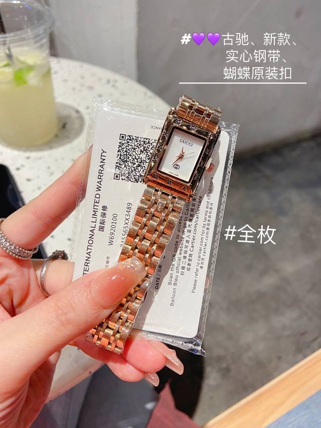 Gucci Vintage 中古表最怀念的味道那就是gucci罗马表盘，浓浓的怀旧气息和历史感是中古表给的。简约表盘，外圈是复古又有辨识度的罗马刻度。日常搭配衬