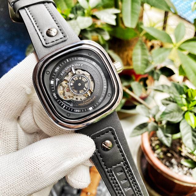 上图让利』七个星期五-Sevenfriday空气动力学得y翼标志高端矿物质防刮镜面玻璃，配置真空炉内电镀ipj表壳，三层耐磨进口胶带+牛皮表带 ，新机全自动进口