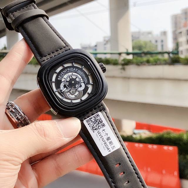 特价 七个星期五-Sevenfriday空气动力学得标志原版复刻男士腕表ips颅内电镀，原版一模一样哦 高端矿物质耐磨进口小牛皮表带，进口石英机芯 尺寸：47M