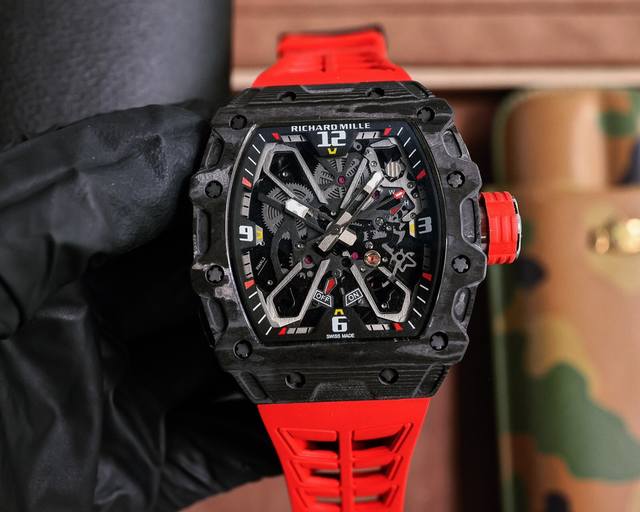 理查徳 米勒 Richard Mille Rm035-03碳纤维系列 此复刻版表壳和底盖釆用高密度进口ntpt＠碳纤维材料 碳纤维表壳表底和钛内胆两侧釆用同步c