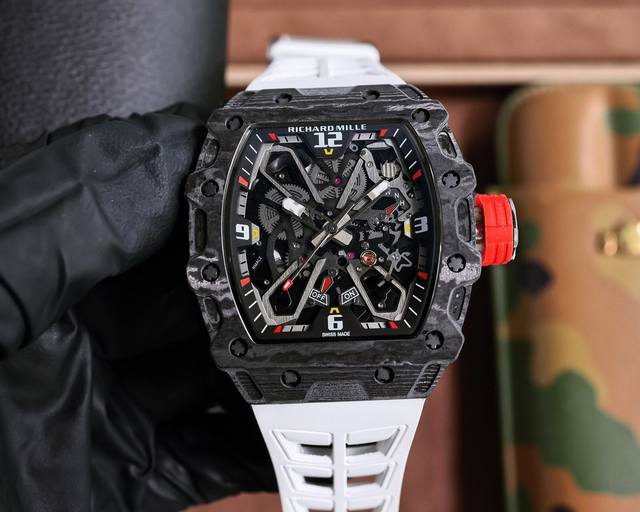 理查徳 米勒 Richard Mille Rm035-03碳纤维系列 此复刻版表壳和底盖釆用高密度进口ntpt＠碳纤维材料 碳纤维表壳表底和钛内胆两侧釆用同步c