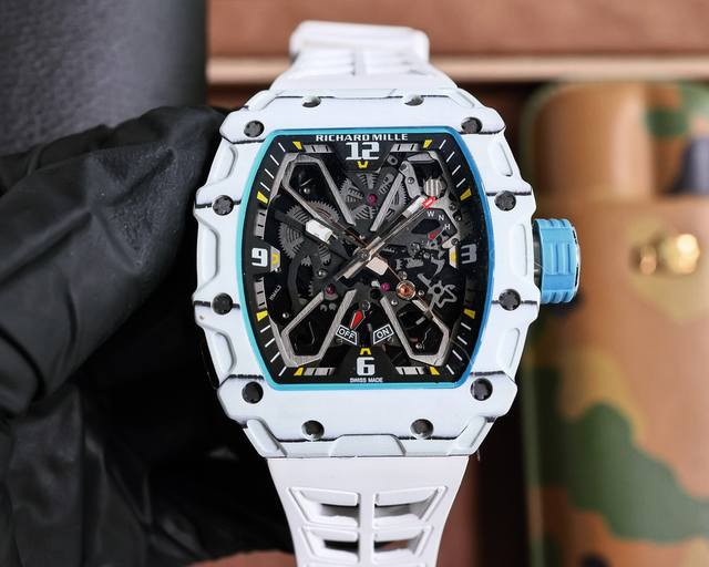 理查徳 米勒 Richard Mille Rm035-03碳纤维系列 此复刻版表壳和底盖釆用高密度进口ntpt＠碳纤维材料 碳纤维表壳表底和钛内胆两侧釆用同步c