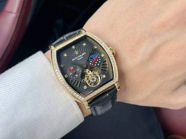 同价 百达翡丽- Patekphilippe精品男士腕表全新多功能设计，技艺精湛，独具匠心，尊贵大气，绅士风范。采用全自动机械机芯，顶级316精钢表壳，矿物质超