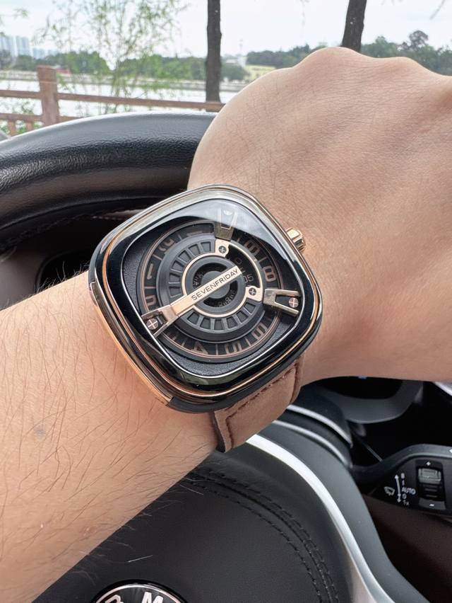 Sj出品 Sevenfriday 七个星期五 M2 02 原装进口8215机械机芯、强化蓝光玻璃、进口小牛皮带、高级316精钢表壳 47Mmx47Mm 市场高端