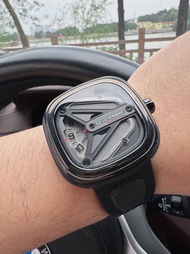 Sj出品 Sevenfriday 七个星期五 M3 01 原装进口8215机械机芯、强化蓝光玻璃、进口小牛皮带、高级316精钢表壳 47Mmx47Mm 市场高端