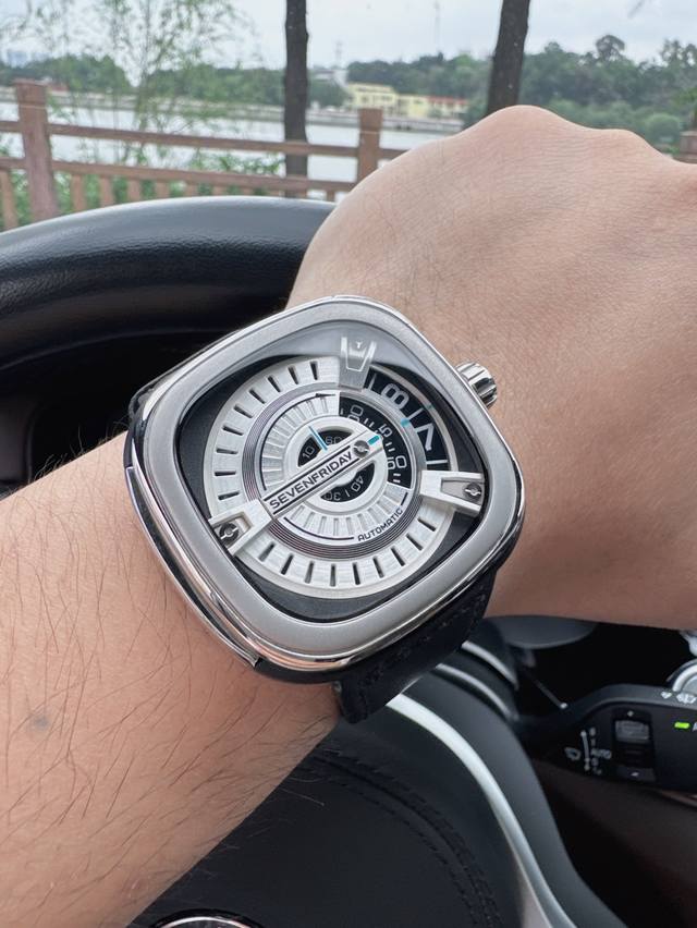 Sj出品 原单品质：Seven Friday 再度升级 Android Ios 七个星期五 Sevenfriday M1 01 进口小牛皮带材料：高级316精钢