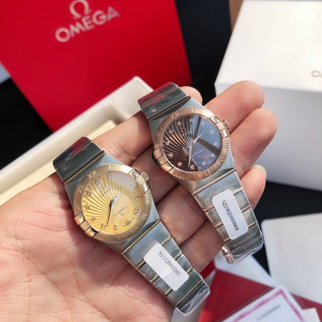 现货 欧米伽 Omega 星座系列石英女表 表盘直径27Mm 机芯采用原装机芯同产地瑞士原装石英机芯 镜面采用德国进口蓝宝石高强度防刮花玻璃 镶嵌12颗vs配g