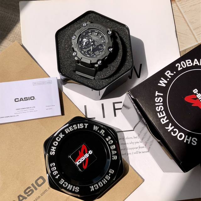 Casio卡西欧ga- 0Bnr-1Apr表款，G-Shock 40周年之际，推出小红焱系列，均采用g-Shock品牌色红色用于手表的时间刻度和指针，将沸腾的红