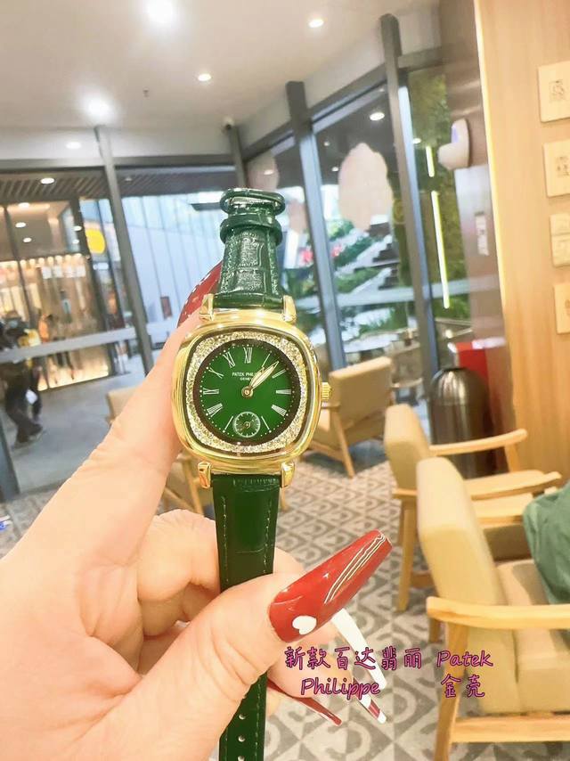 百达翡丽 Patek Philippe Gondolo系列 二针半女表 最特别的小电视 酒桶型弧线时尚 精致 古典 内盘带钻 尺寸：30X33.8