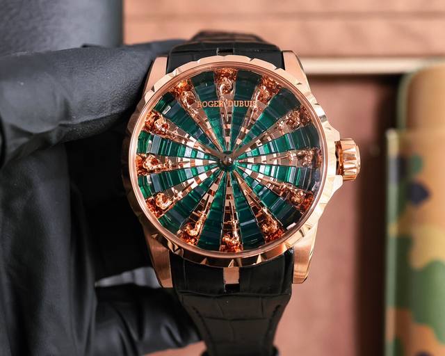 同价 罗杰杜彼roger Dubuis Excalibur 王者系列 系列腕表 圆桌骑士 表壳 腕表尺寸45Mmx15.7Mm。突破市场之前所有版本，修正不足之