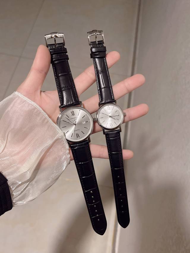 白壳 玫 钢带加20 实物拍摄 品牌： 浪琴-Longines 类型：情侣对表 表壳：316精钢 做工优质 表带：进口小牛皮 316精钢 两种可选 机芯：进口石