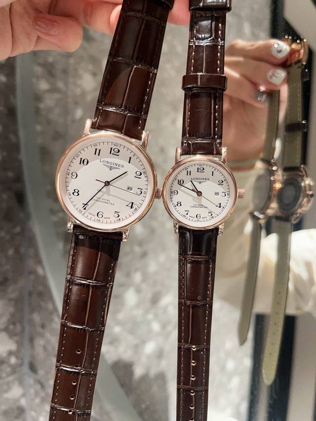 白壳 玫 钢带加20 实物拍摄 品牌： 浪琴-Longines 类型：情侣对表 表壳：316精钢 做工优质 表带：进口小牛皮 316精钢 两种可选 机芯：进口石