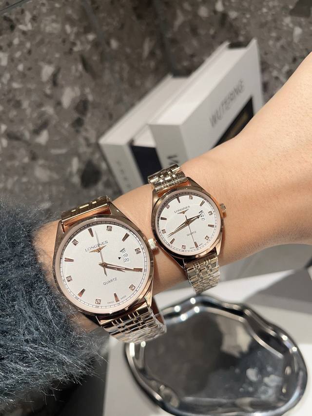 白壳 玫 钢带加20 实物拍摄 品牌： 浪琴-Longines 类型：情侣对表 表壳：316精钢 做工优质 表带：进口小牛皮 316精钢 两种可选 机芯：进口石